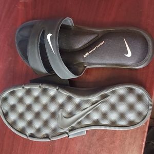 New Nike comfort footbed sandals